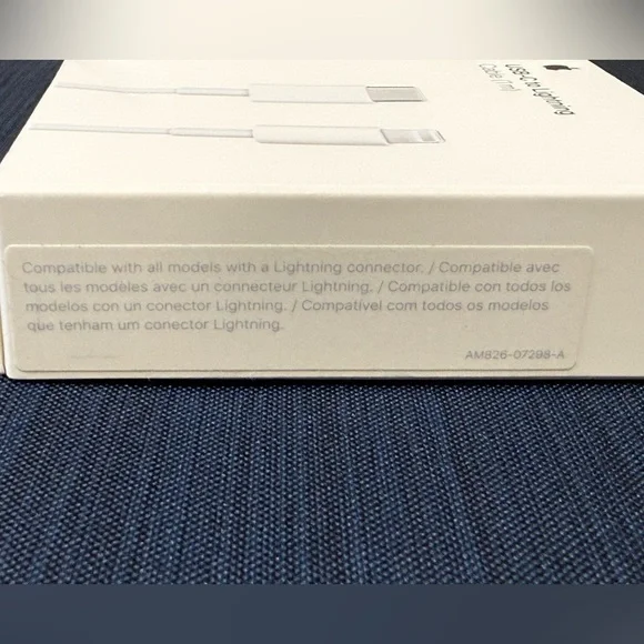 Apple USB-C to Lightning Cable - White - Picture 4 of 6
